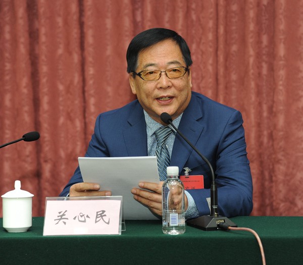 3.第四届主席团主席关心民做工作报告.JPG