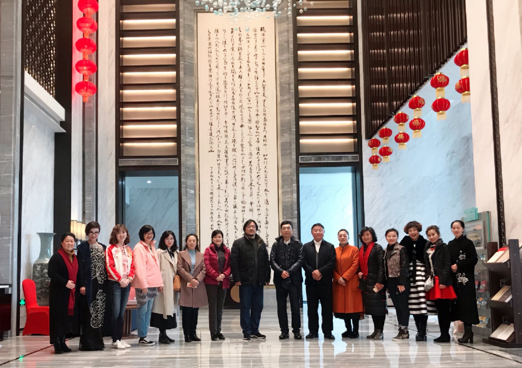 30在中国书法大厦合影.jpg