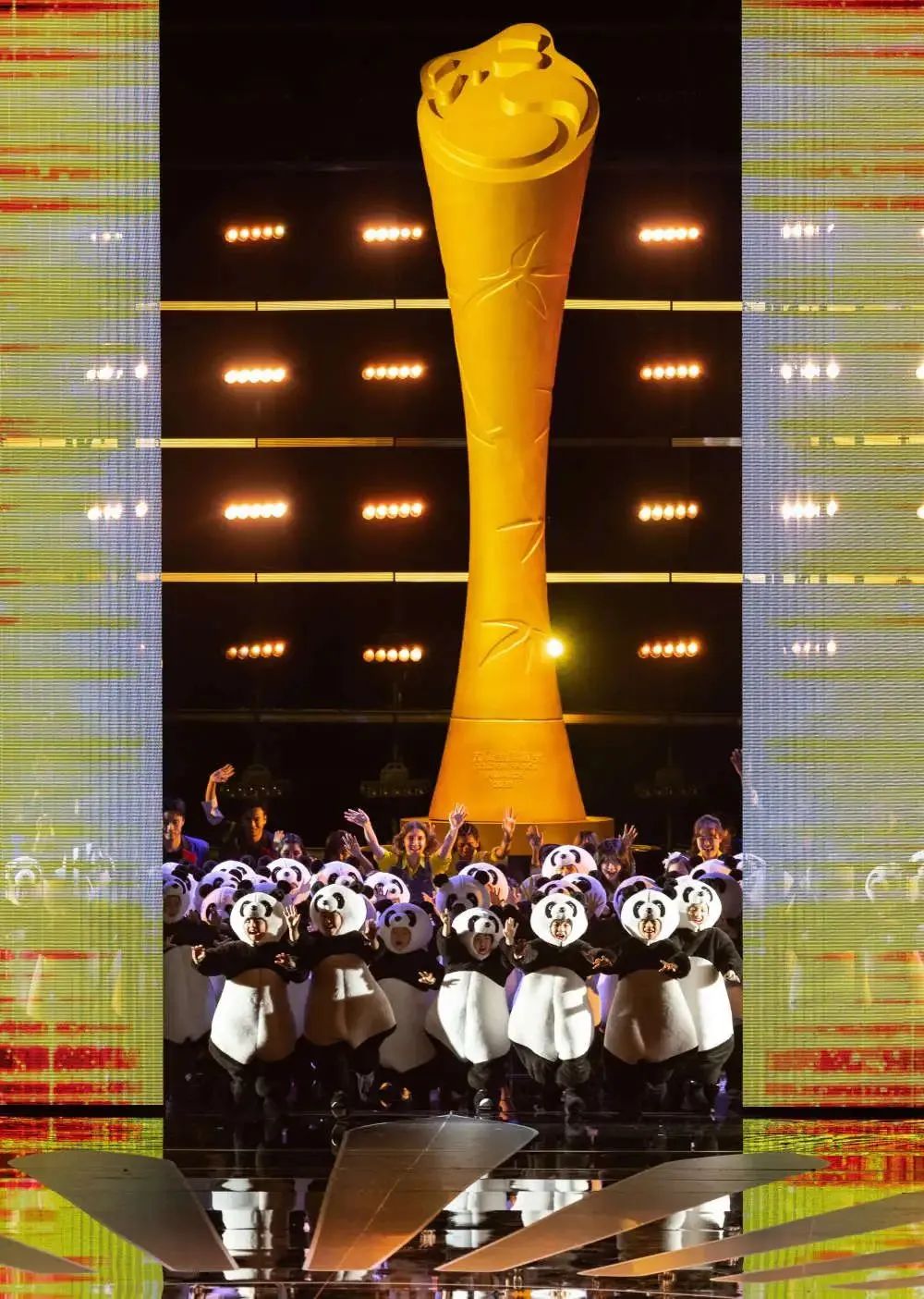 2023年9月20日,首届金熊猫盛典在四川成都举行。新华社记者 江宏景 摄.jpg