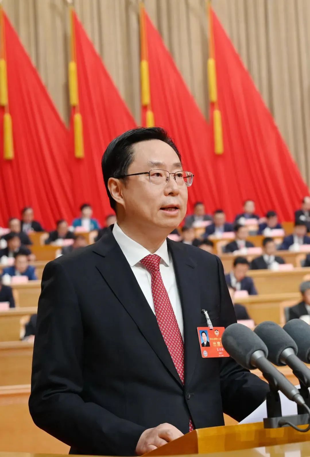 23日,政协黑龙江省第十三届委员会第二次会议隆重开幕。蓝绍敏作常委会工作报告。.jpg
