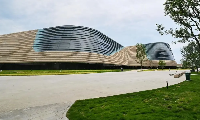 这是2023年7月26日拍摄的三星堆博物馆新馆外景。新华社记者 王曦 摄.png