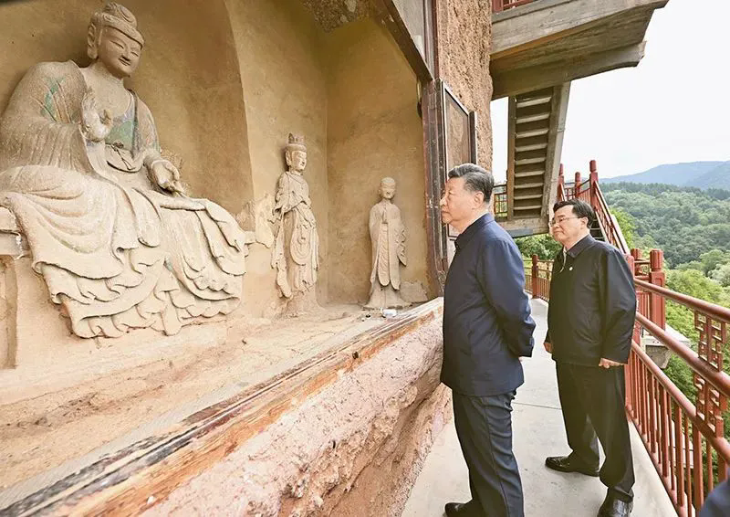 2024年9月10日至13日,中共中央总书记、国家主席、中央军委主席习近平在甘肃考察。这是11日上午,习近平在天水市麦积山石窟考察。.webp.png