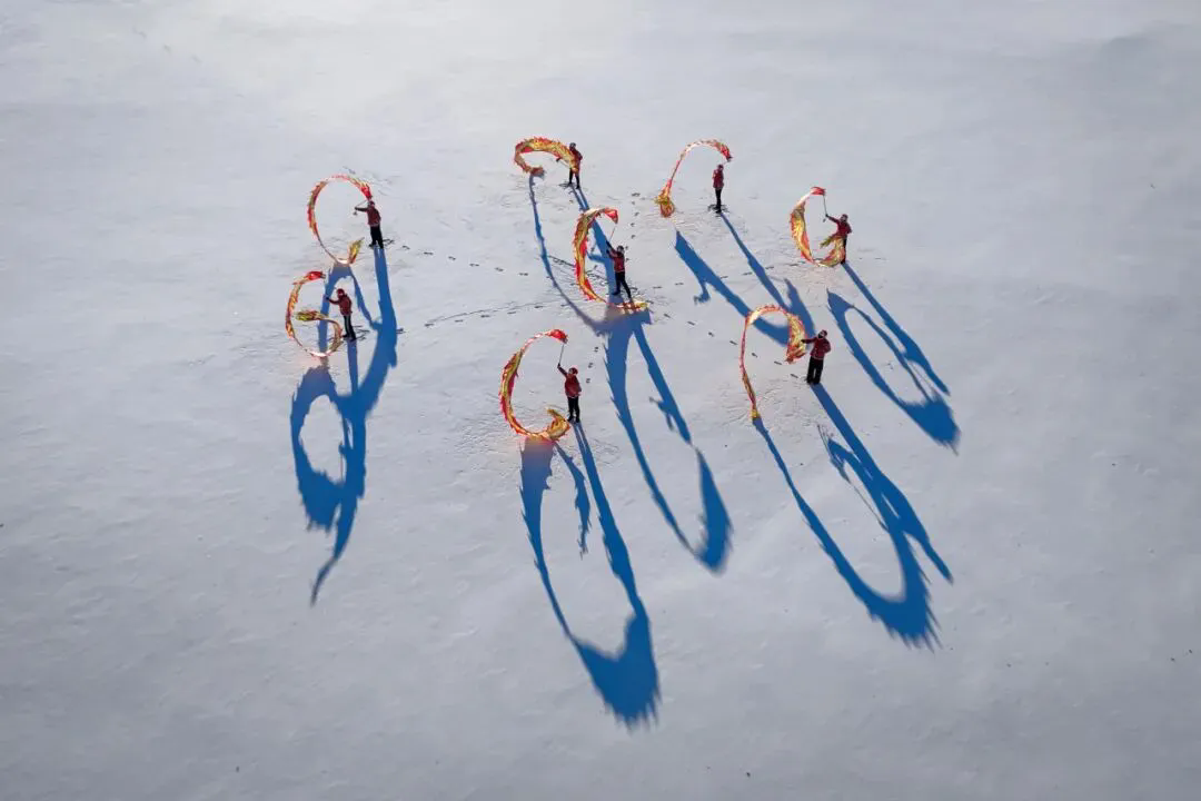 刘俊国《雪地舞龙》.webp.png
